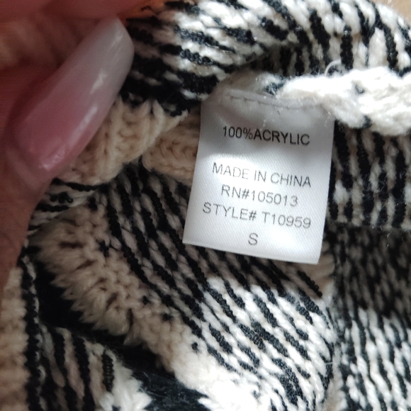 Andree by unit The Indie Black and Cream ruffle blouse - Picture 7 of 7